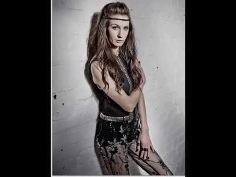 Sylwia Grzeszczak - Bóstwo